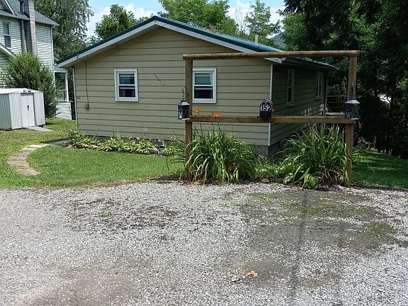 3rd image of 152 Spruce St