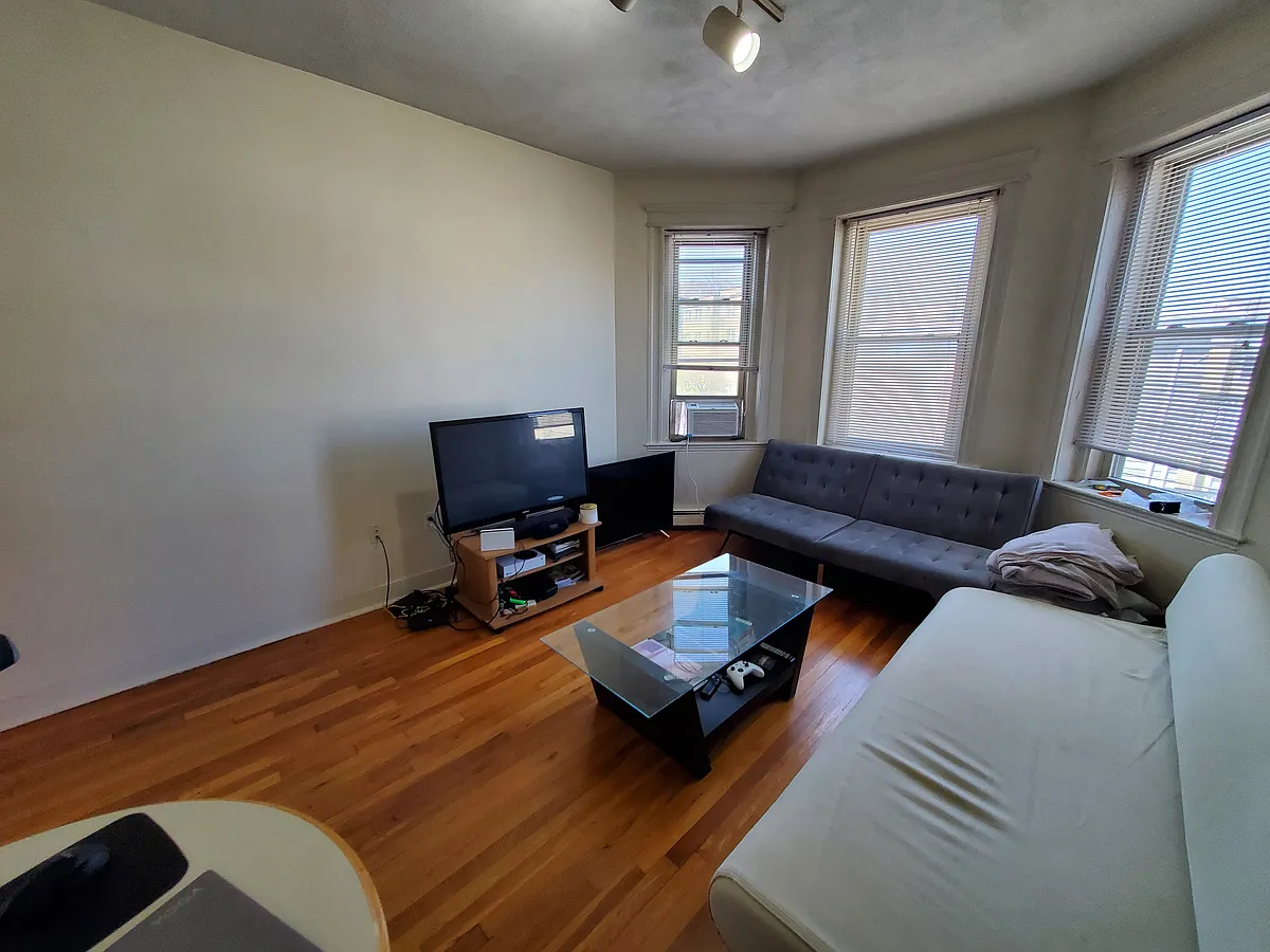 Building Photo - 15 Colborne Rd #2
