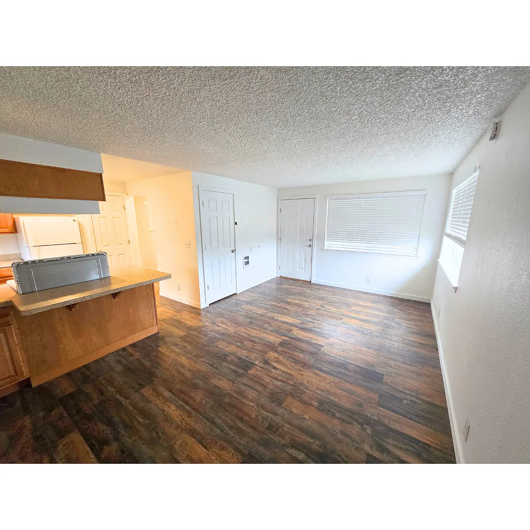 Building Photo - 737 7th Ave N #B