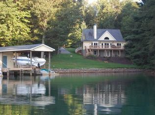 1077 Fawn Dr, Huddleston, VA 24104