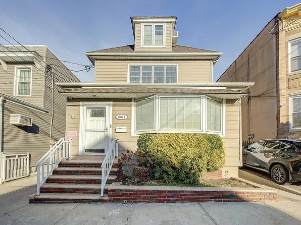 6671 74th St, Middle Village, NY 11379