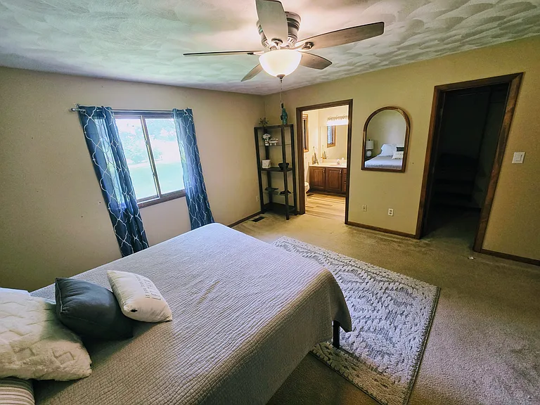 1438 Woodscliff Dr — Photo 3