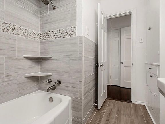 2nd image of 7414 Robin Rd