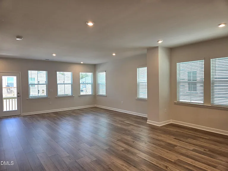 1106 Holding Village Way — Photo 2