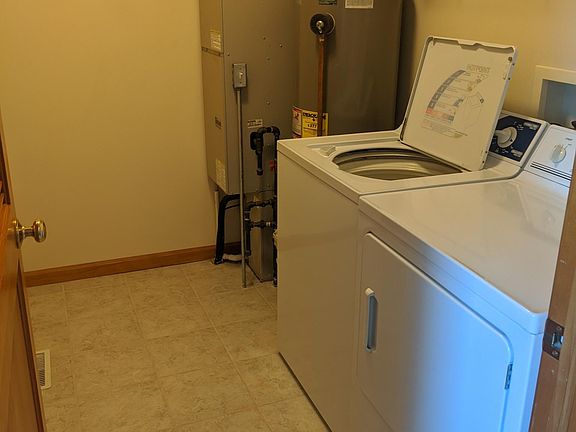 4th image of 1180 Cornell Dr