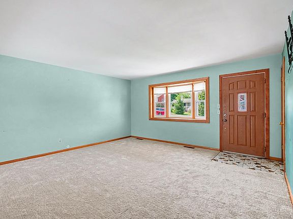 4th image of 5738 Windview Dr