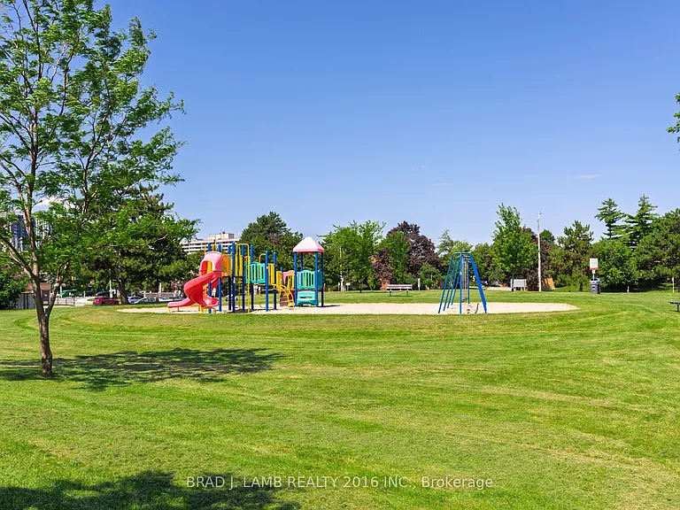 405 Hyacinthe Blvd #Townhouse 12 — Photo 27