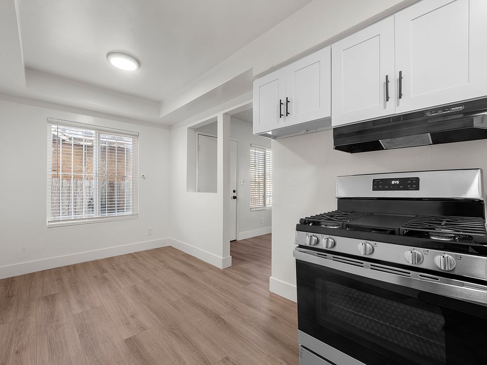 First Floor.
Kitchen.