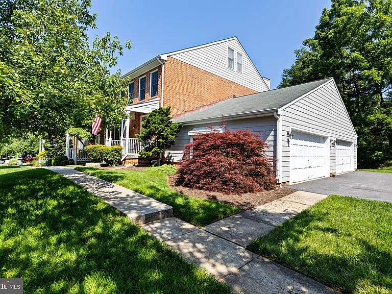 31 Iron Mill Garth — Photo 2
