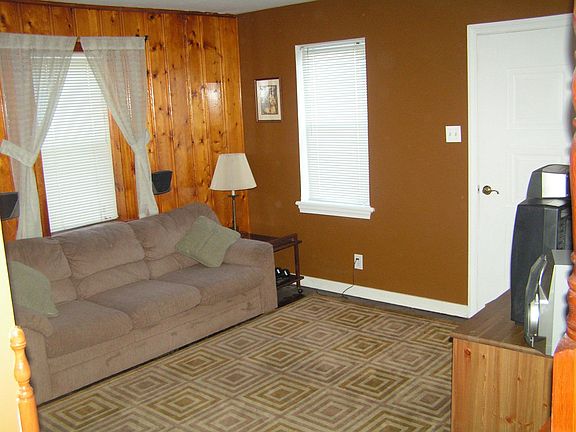3rd image of 19 Spruce St