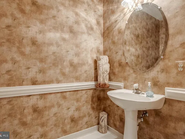 9810 Bolton Village Ct — Photo 13