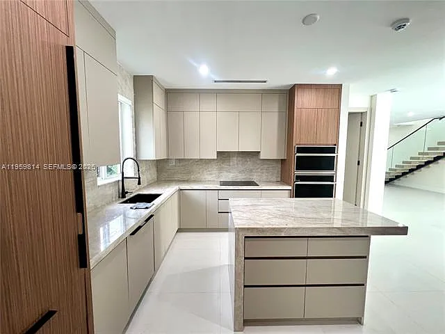 7850 SW 67th Ave — Photo 4