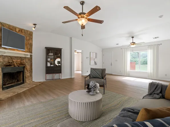 1044 Doak Dr, Pegram, TN 37143
