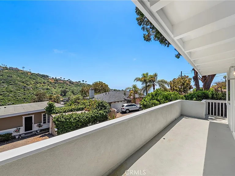 1435 Bluebird Canyon Dr — Photo 11
