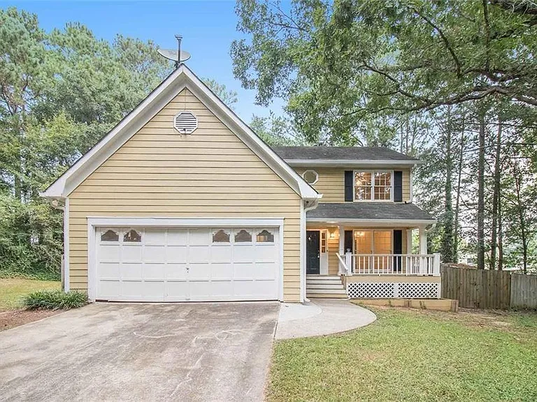 1560 Red Briar Way — Photo 1