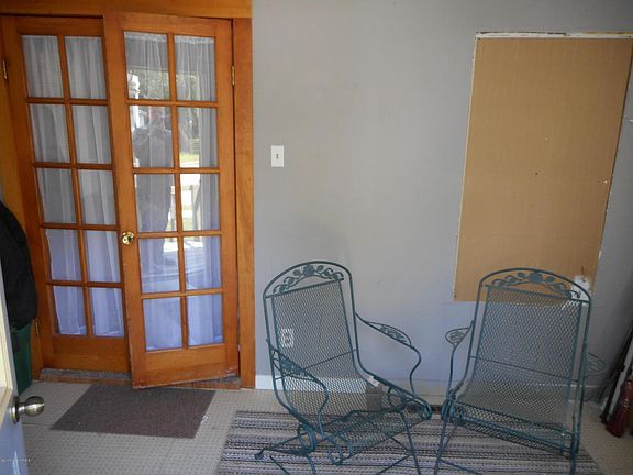 4th image of 104 Walker Ave N