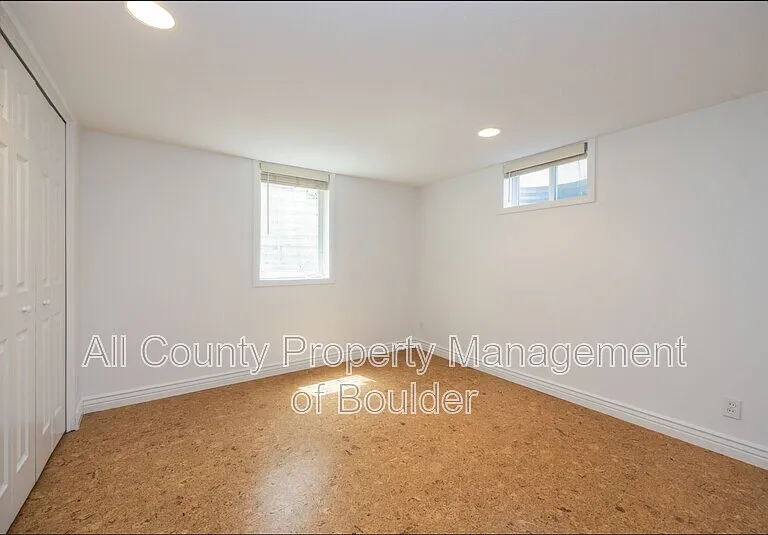 425 S 40th St — Photo 17