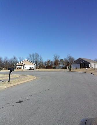 3rd image of 914 E Kara Ln