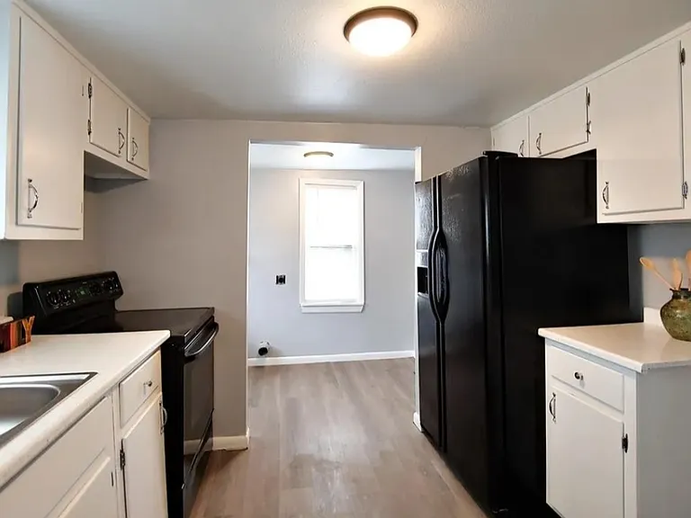 629 E Maple St — Photo 13