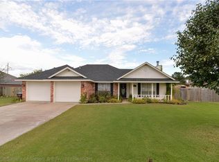 6811 Red Bud Dr, Fort Smith, AR 72916