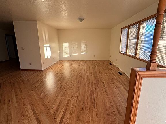 4th image of 1320 W Flamingo Ave