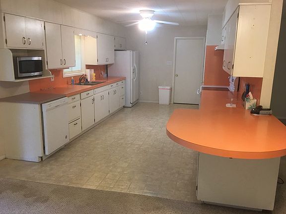 5th image of 629 Lois St