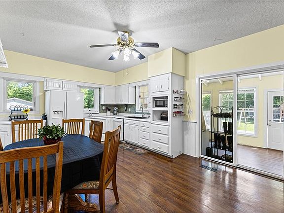5th image of 1623 Indiana Rd