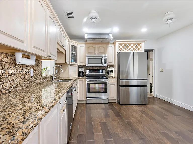 19323 Carolina Cir — Photo 4