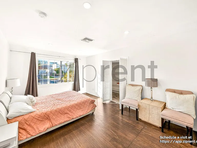 138 N Hamel Dr — Photo 15