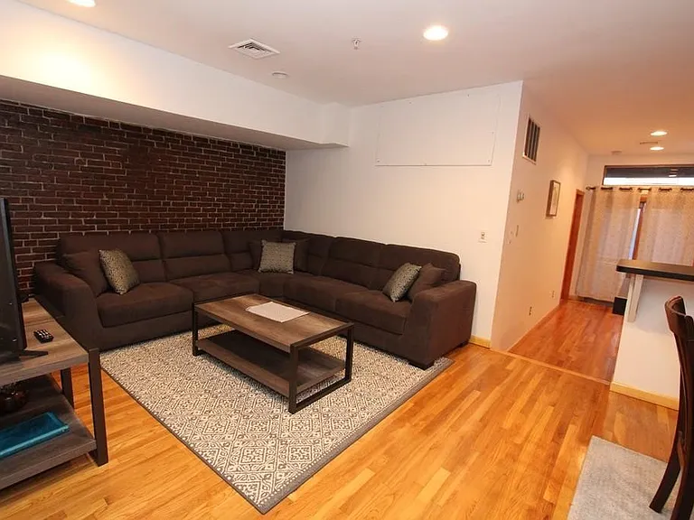 49 Temple Pl #2-R — Photo 1