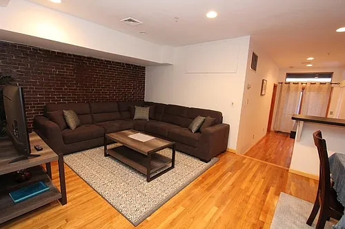 49 Temple Pl #2-R Photo 1