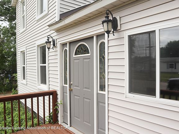 3rd image of 606 W Gibbs St