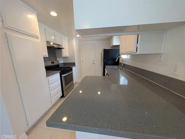 529 E Colorado Blvd #D — Photo 16