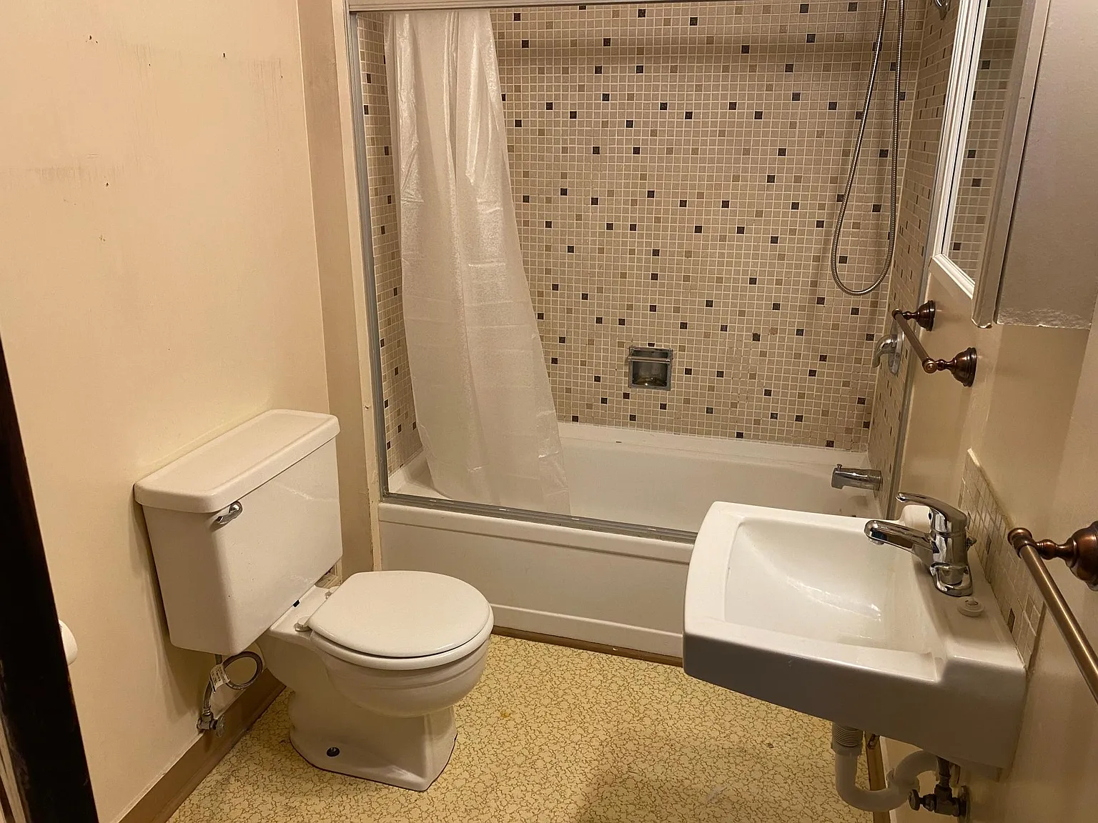 1 bed, $1,000 — Photo 4