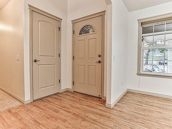 4th image of 626 Woodlands Dr