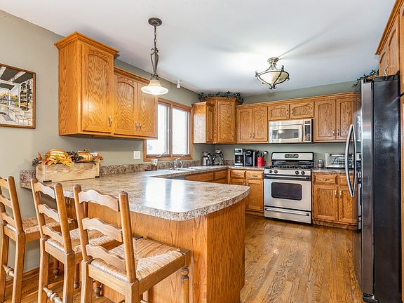 4th image of 8737 Brown Ln