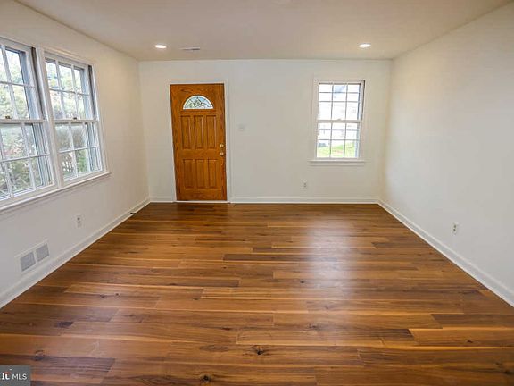 3rd image of 2240 Beacon Ln