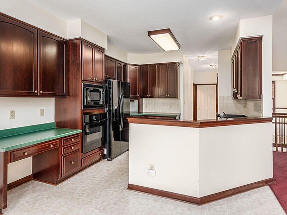 4th image of 328 Ashmoore Cir E