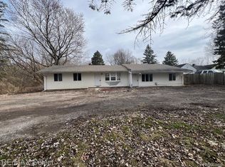 3211 S Center Rd, Burton, MI 48519