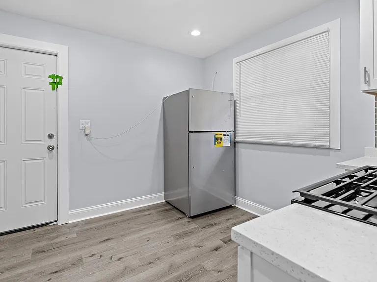 15333 Dorchester Ave — Photo 7