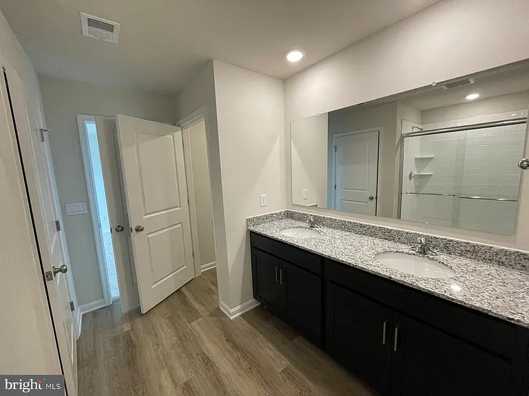 182 Hamstead Dr — Photo 4