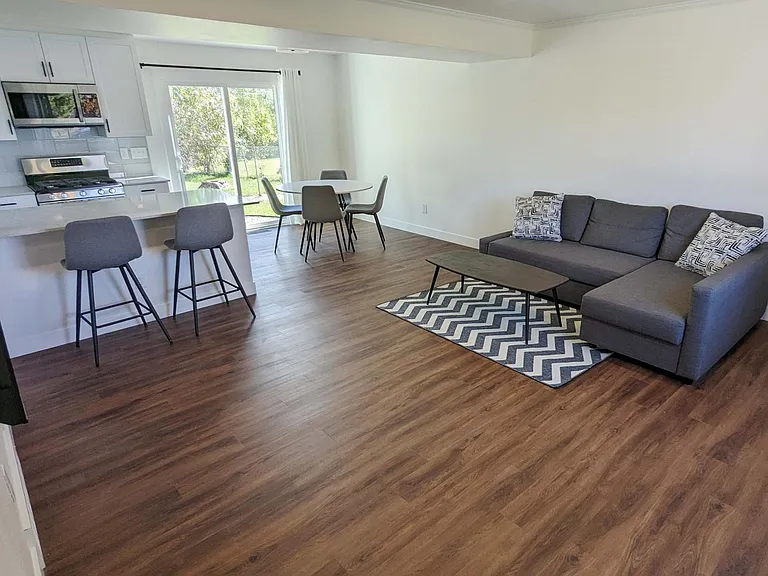 6852 S Clermont Dr — Photo 2