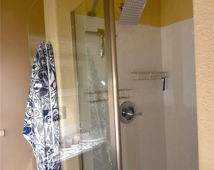 6889 Beverly Glen Ave #B — Photo 13