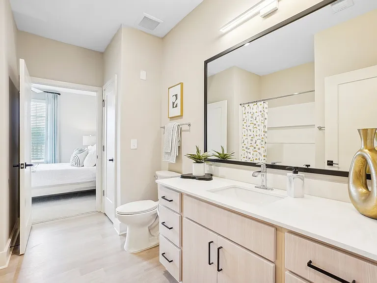 Duet 2 x 2 second bathroom