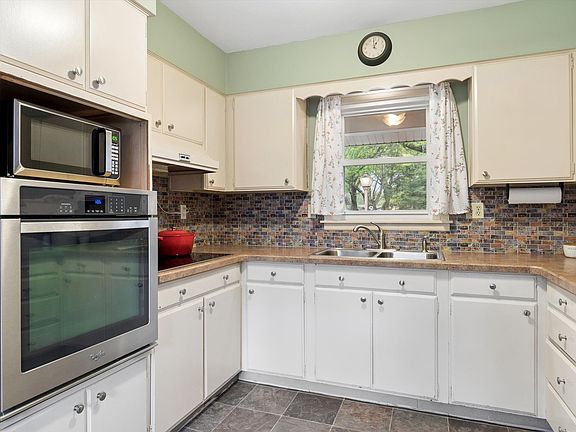 5th image of 4 S Cypress Ln