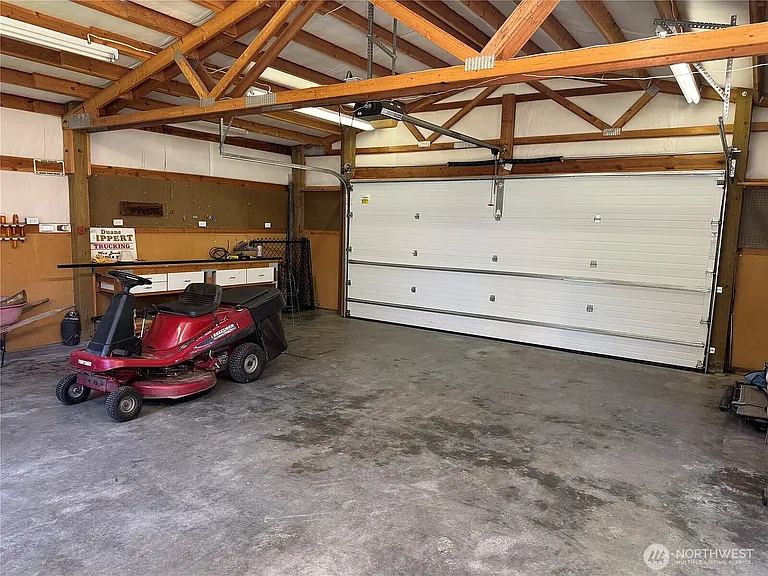 908 S 6th St — Photo 31