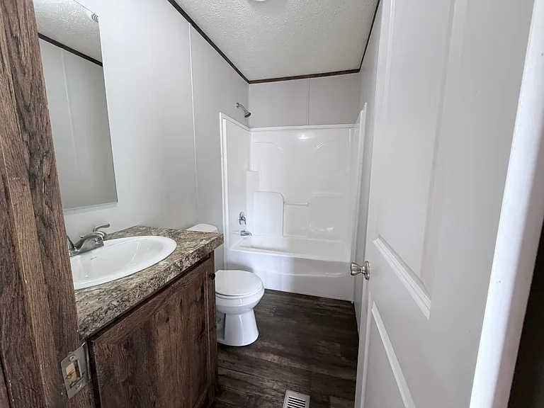 Lakeview Terrace — Photo 21