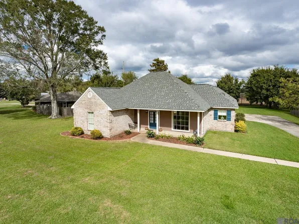 2824 Emily Dr, Port Allen, LA 70767