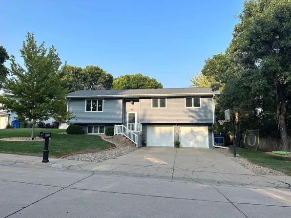 4111 Sunset Trl, Kearney, NE 68845