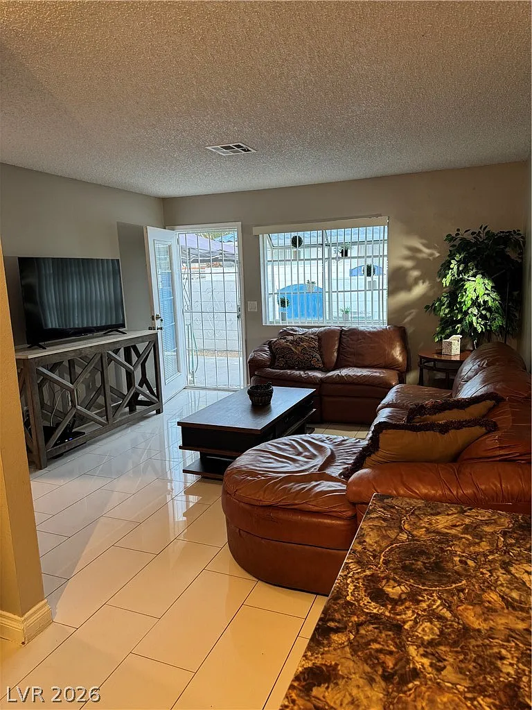 2 bed, 2.0 bath, 728 sqft, $2,250 — Photo 2